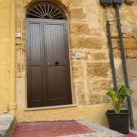 La Formica Apartment *